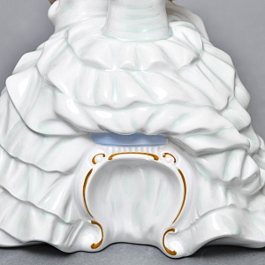 Коллекционная Фарфоровая Статуэтка «Балерина, завязывающая пуанты», WALLENDORF Германия.