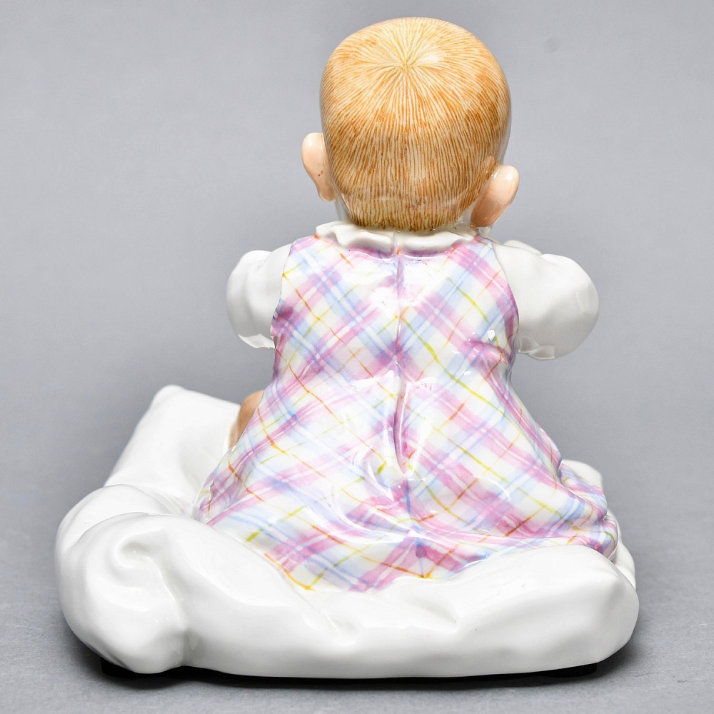 Коллекционная Фарфоровая статуэтка «Дети Хеншеля. Ребёнок, сидящий на подушке», Meissen Германия. 