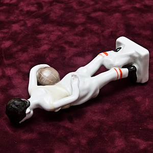 Коллекционная Авторская Фарфоровая статуэтка «Футболист - Юный вратарь», ЛФЗ СССР 1961 год.