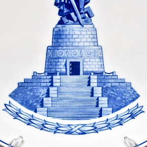 Редкость! Коллекционная Фарфоровая Тарелка - Блюдо «Воин Освободитель»,  MEISSEN  Германия -1975 г.