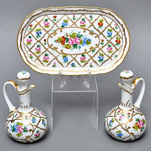 Винтажный Фарфоровый набор Два Соусника на подносе «Цветочная россыпь», Limoges Франция.