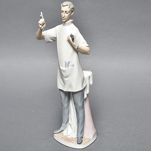  Коллекционная Фарфоровая статуэтка «Врач - Стоматолог», Lladro Испания, 1977 год.