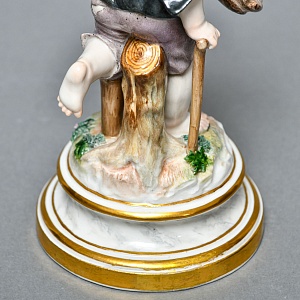 Антикварная Фарфоровая статуэтка «Купидон в образе нищего», Meissen Германия, начало ХХ века. 