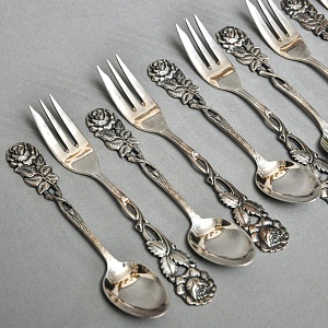 «Хильдесхаймская роза» - Сервировочный Набор Десертных Ложечек и Вилочек, Silverplate, Германия 60-е годы.