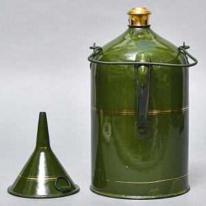 Антикварная Канистра для бензина с воронкой - Эмалированный Бидон на 3 литра, Германия начало ХХ века.