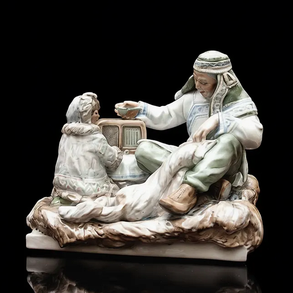 Большая Коллекционная Фарфоровая статуэтка «Дальний Север», Россия ДФЗ Дулево.