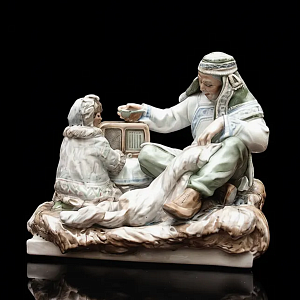 Большая Коллекционная Фарфоровая статуэтка «Дальний Север», Россия ДФЗ Дулево.