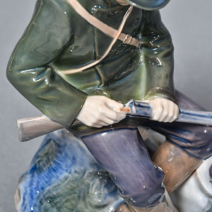 Коллекционная Фарфоровая статуэтка «Охотник  с собакой», Royal Copenhagen Дания, 1992 - 1999 годы. 