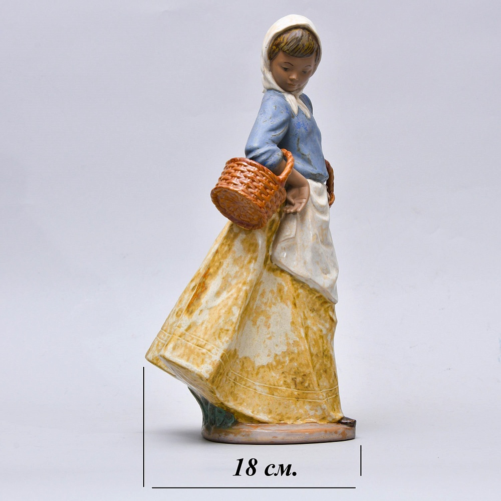 Коллекционная Фарфоровая статуэтка «Девочка с двумя корзинками», NAO by Lladro серия Грес, Испания.