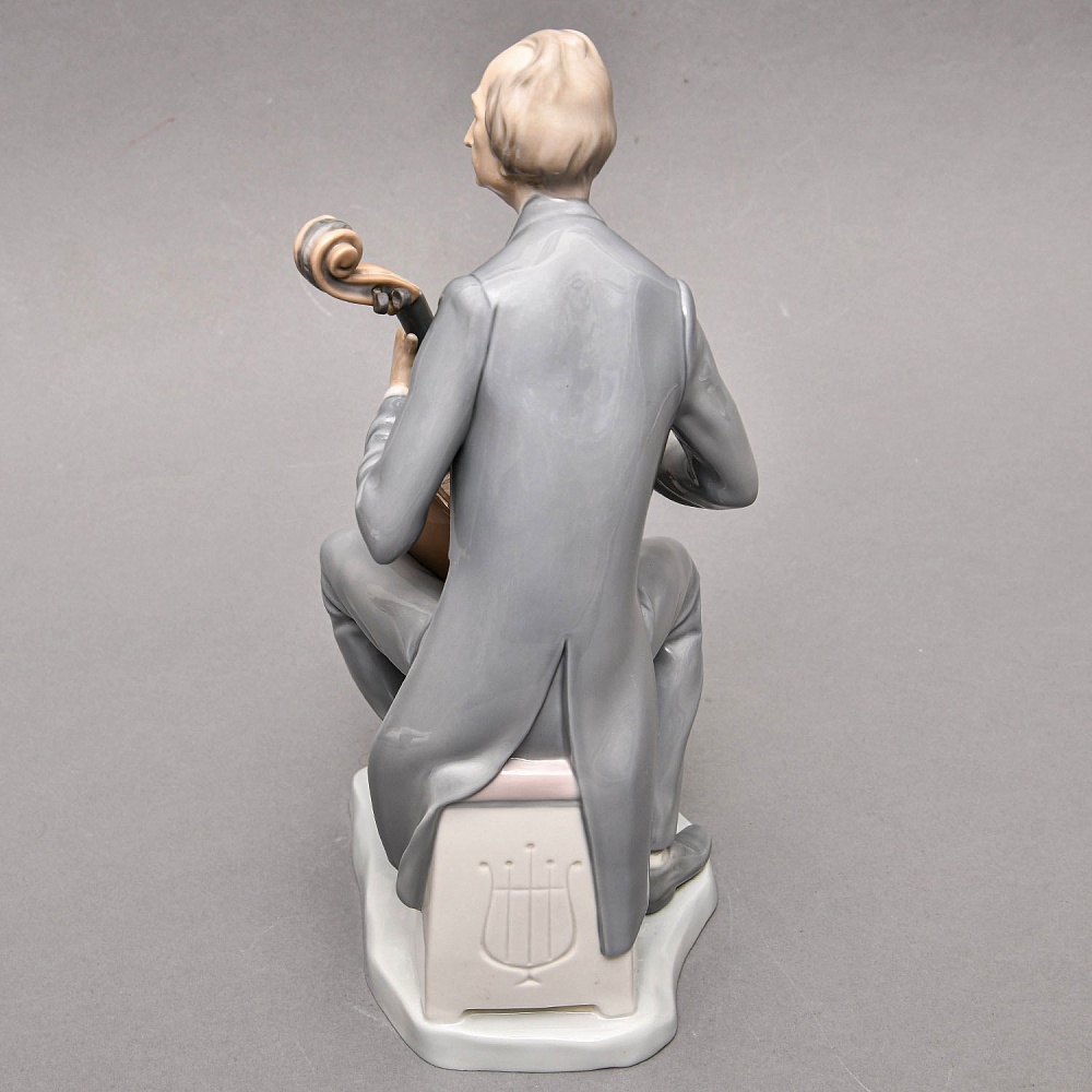 Коллекционная Фарфоровая статуэтка «Музыкант. ВИОЛОНЧЕЛИСТ», Lladro Испания 70-е годы.