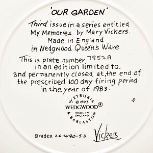 Коллекционная Фарфоровая тарелка «Детство. Наш сад», Wedgwood Англия - 1983 год. 