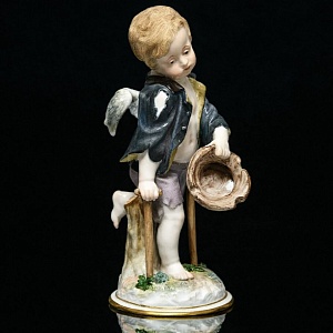 Антикварная Фарфоровая статуэтка «Купидон в образе нищего», Meissen Германия, начало ХХ века. 