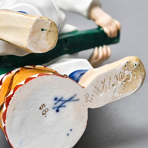 Коллекционная Фарфоровая статуэтка «Дети Хеншеля. Ребёнок с палочкой и барабаном», Meissen Германия.