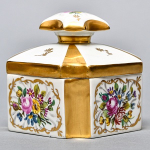 Антикварный Парфюмерный набор - три Флакона и Шкатулка, Limoges Франция, конец XIX - начало ХХ века. 