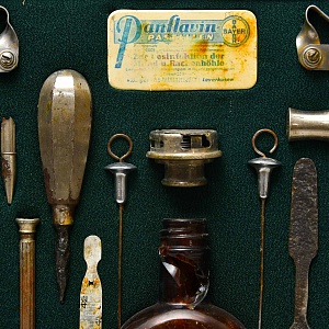 Коллекционное Настенное Панно - Картина «Старинные Медицинские Инструменты», СССР -40гг. ХХ века.