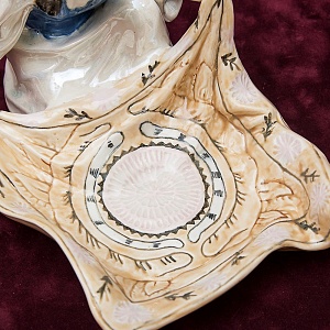 Коллекционная статуэтка - мелочевница «Узбечка с ковром», Фаянс ЗиК Конаково СССР, 1952 - 1962 годы. 