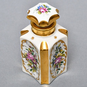 Антикварный Парфюмерный набор - три Флакона и Шкатулка, Limoges Франция, конец XIX - начало ХХ века. 