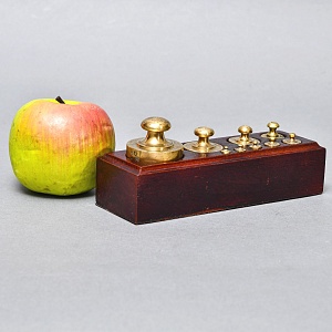 Набор Гирь для Аптекарских или Кухонных Весов от 1 гр. до 500 гр. Англия начало ХХ века.