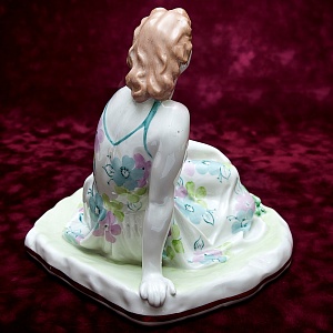 Авторская Фарфоровая Статуэтка «Летний день, Жена писателя А. Толстого» ДФЗ Дулево СССР -1958 год.