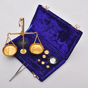 Ювелирные Антикварные Настольные весы с разновесами в футляре, Англия, начало ХХ века! 