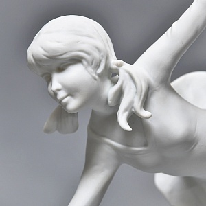 Редкая! Статуэтка «Фигуристка - Танец на льду», Бисквитный фарфор Kaiser, Германия -1979 год.