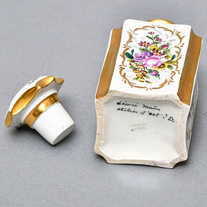 Антикварный Парфюмерный набор - три Флакона и Шкатулка, Limoges Франция, конец XIX - начало ХХ века. 