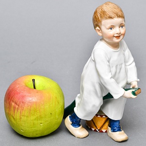 Коллекционная Фарфоровая статуэтка «Дети Хеншеля. Ребёнок с палочкой и барабаном», Meissen Германия.