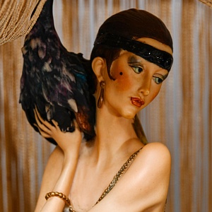 Редкость! Настольная Электрическая Лампа - Светильник «Дама с Павлином», Florence Италия -1987 год.