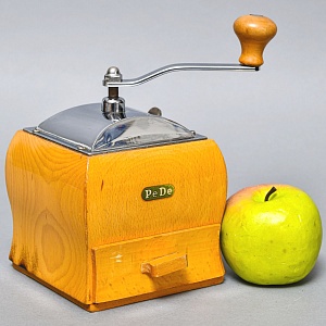 Коллекционная ручная механическая кофемолка «PeDe» Голландия, середина ХХ века.