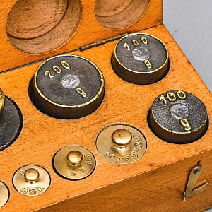 Большой Антикварный Набор Латунных Гирь и разновесов - 13 штук, Германия начало ХХ века..