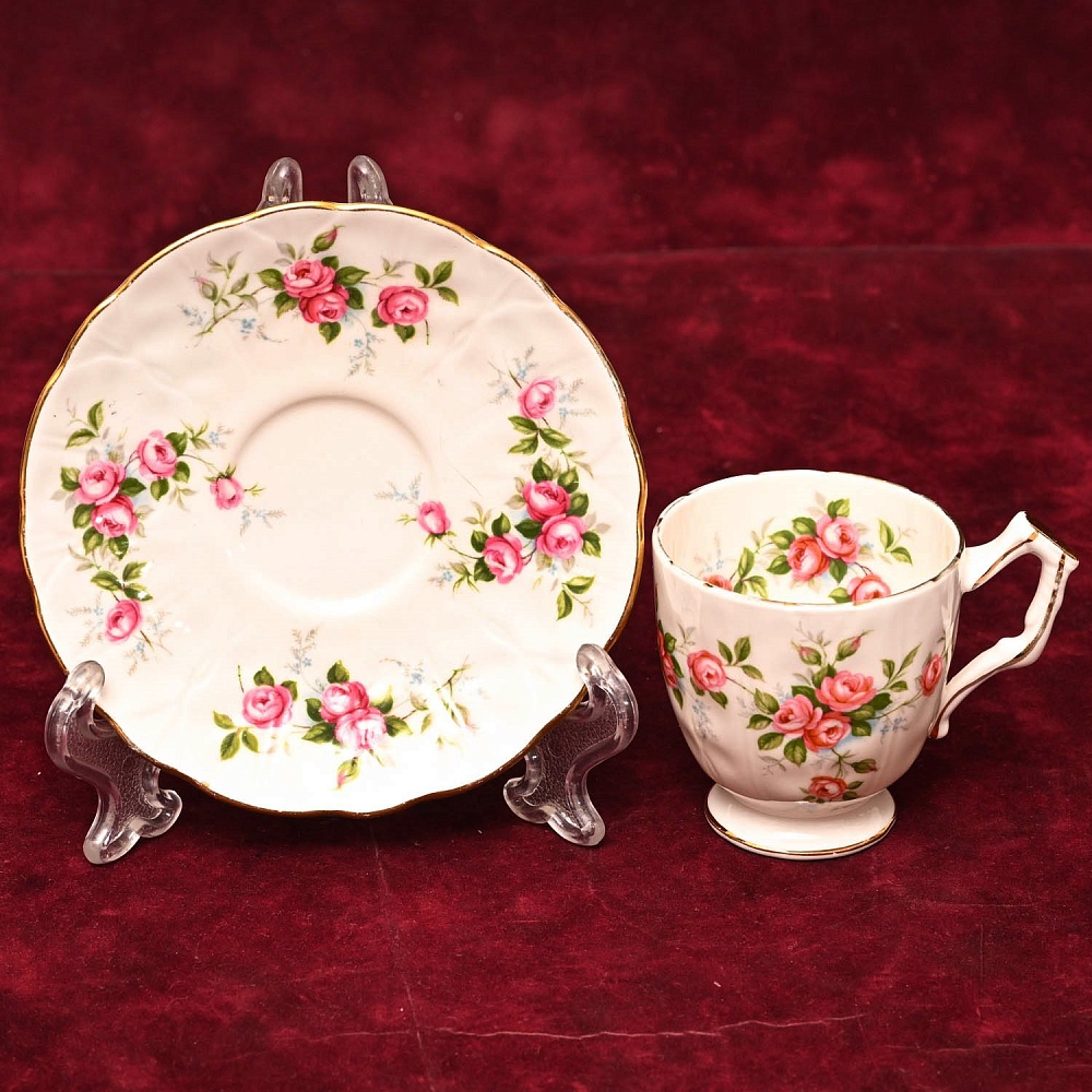 Коллекционная Фарфоровая Кофейная Пара «Розовый куст», Aynsley Англия.