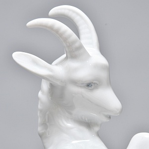 Коллекционная Фарфоровая статуэтка «Путти с козленком»,  WALLENDORF Германия, середина ХХ века.