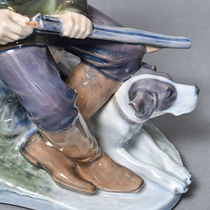 Коллекционная Фарфоровая статуэтка «Охотник  с собакой», Royal Copenhagen Дания, 1992 - 1999 годы. 