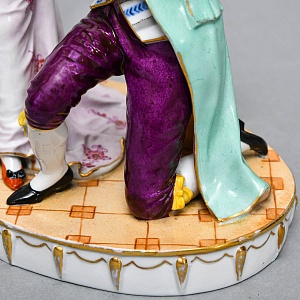 Антикварная статуэтка «Дама с кавалером. Приглашение на танец», Фарфор Muller & Co, Германия, 1907 - 1949 гг. 