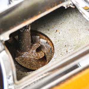 Коллекционная ручная механическая кофемолка «PeDe» Голландия, середина ХХ века.