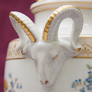 Коллекционный Авторский  Вазон из серии «Sanssouci» Фарфор KAISER Германия Н -31 см.