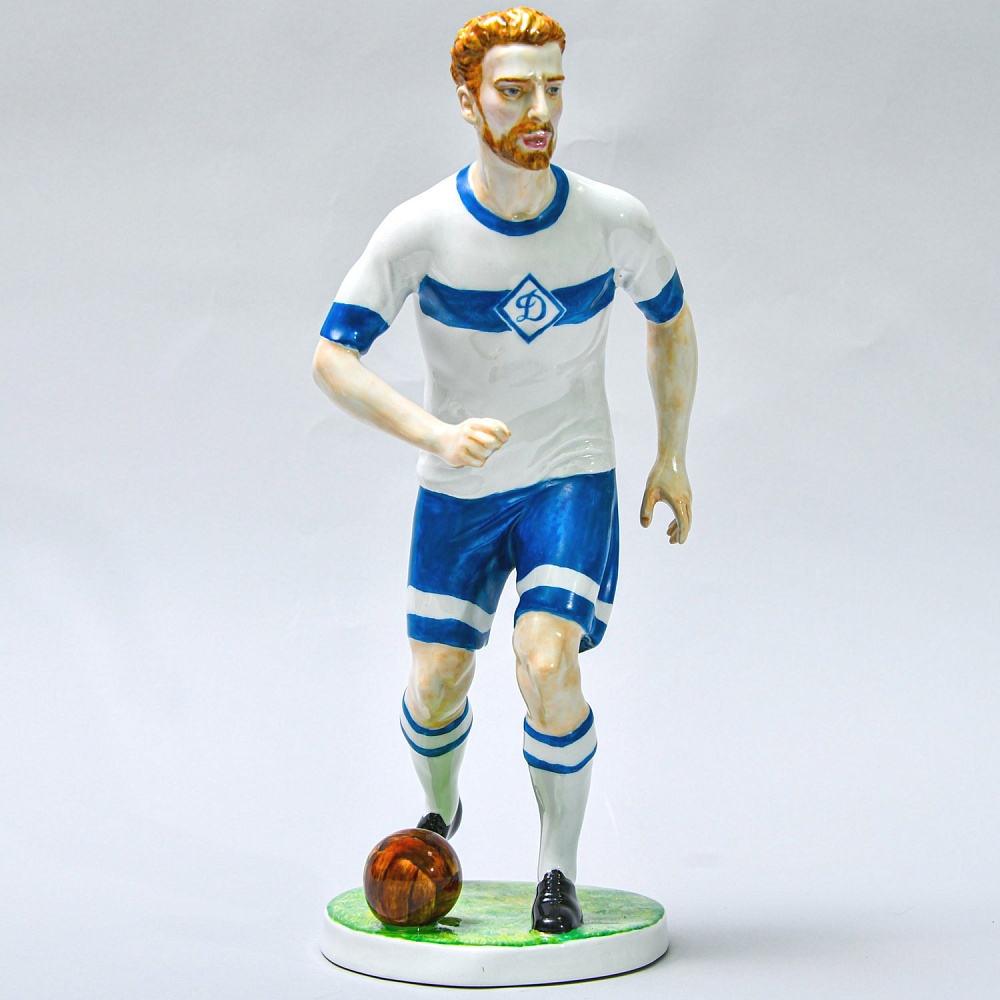 Большая Коллекционная Авторская Статуэтка «Футболист ДИНАМО», фарфор, Россия -1993 год.