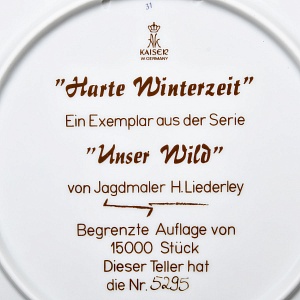 Коллекционная Фарфоровая Тарелка - Блюдо «Дикая Природа. Семья кабанов зимой»  KAISER Германия.