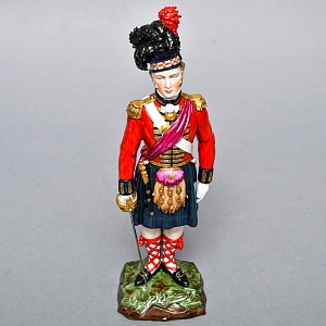 Коллекционная Фарфоровая статуэтка «Солдаты Британской армии. Черный Дозор», SITZENDORF Германия. 