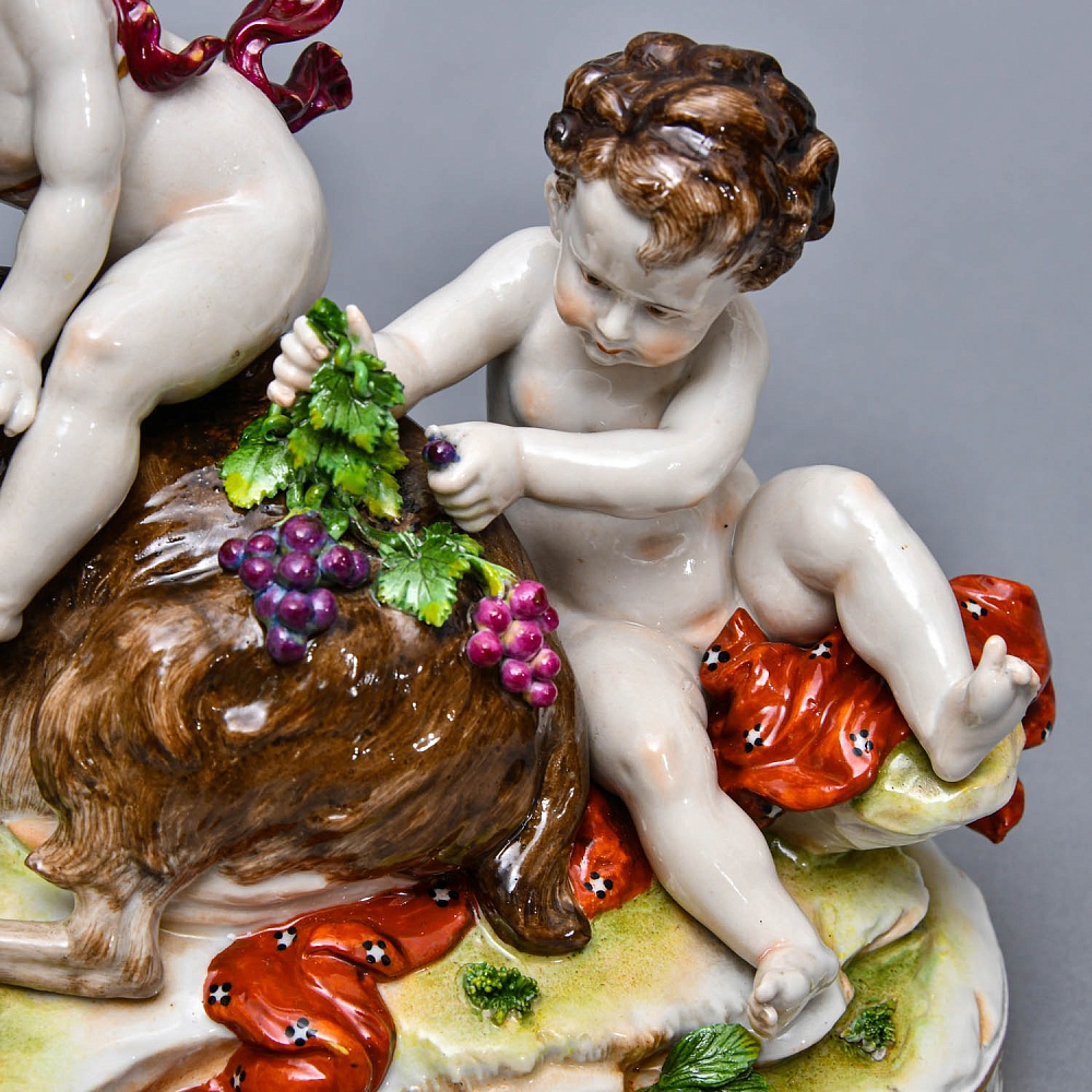 Большая Антикварная Фарфоровая Статуэтка «Путти, играющие с козлом», Carl Thieme Германия.