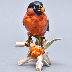 Коллекционная Фарфоровая Статуэтка «Птица - Снегирь с Рябиной», Goebel Германия -1979 год.
