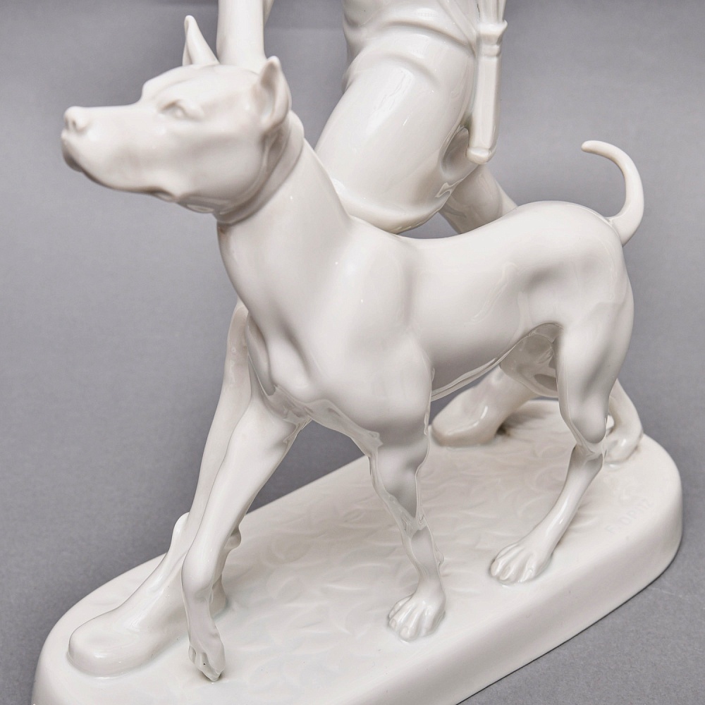 Антикварная Фаофоровая Статуэтка «Охотник с собакой», Wiener Porzellanmanufaktur Augarten, Австрия первая половина ХХ века.