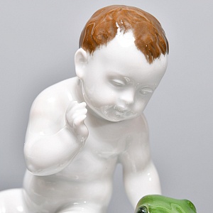  Антикварная Фарфоровая статуэтка «Мальчик и лягушка», ROSENTHAL Германия, 1919 - 1935 годы.