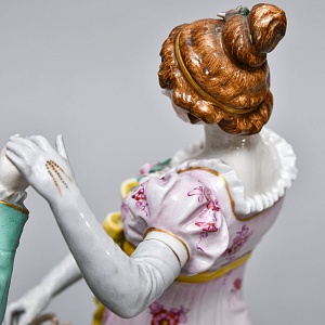 Антикварная статуэтка «Дама с кавалером. Приглашение на танец», Фарфор Muller & Co, Германия, 1907 - 1949 гг. 