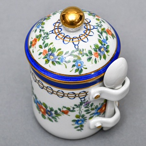 Фарфоровый Соусник с крышкой, блюдцем и ложечкой, Giulia Mangani Италия, вторая половина ХХ века.