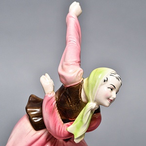 Коллекционная статуэтка «Народный Танец», Фаянс, HERTWIG Германия, 1941 - 1958 годы. 