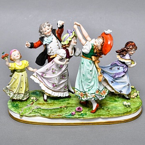 Большая Антикварная Статуэтка «Детские забавы - Ручеек», фарфор Scheibe - Alsbach, Германия.