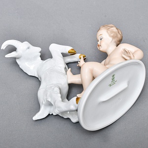 Коллекционная Фарфоровая статуэтка «Путти с козленком»,  WALLENDORF Германия, середина ХХ века.