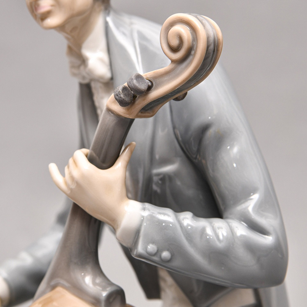 Коллекционная Фарфоровая статуэтка «Музыкант. ВИОЛОНЧЕЛИСТ», Lladro Испания 70-е годы.