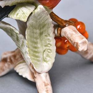 Коллекционная Фарфоровая Статуэтка «Птица - Снегирь с Рябиной», Goebel Германия -1979 год.